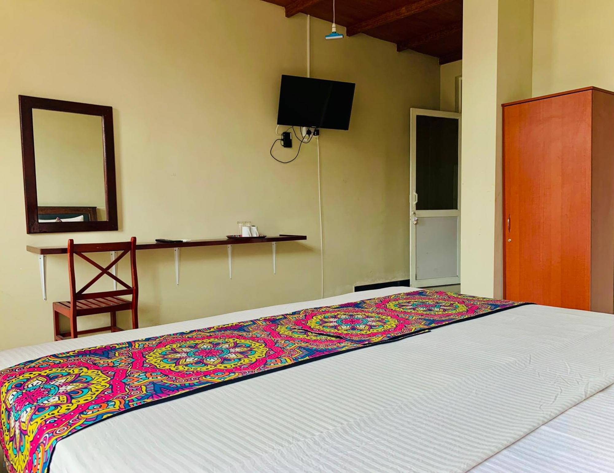 Elepath Lodge- Pinnawala Pinnawala  Buitenkant foto