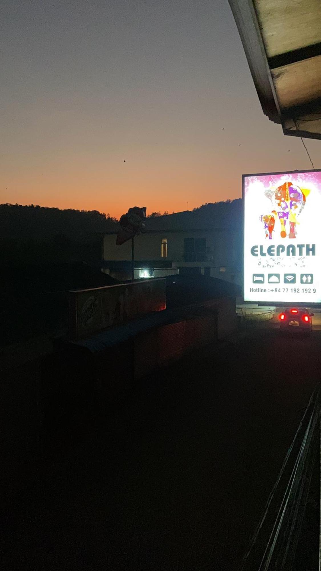 Elepath Lodge- Pinnawala Pinnawala  Buitenkant foto